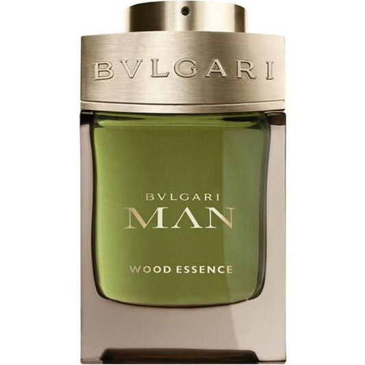 Man Wood Essence Eau De Parfum Express your masculinity and let your charisma shine with Bvlgari Man Wood Essence. This men’s fragrance seamlessly becomes your invisible signature, effortlessly embodying your essence. Its woody composition forges a renewe