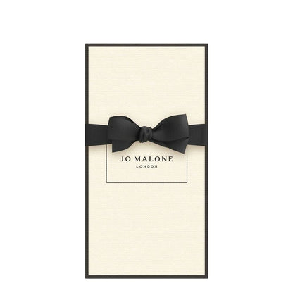 Wild Bluebell Cologne Eau De Cologne Jo Malone London Wild Bluebell is a charming and enchanting Eau de Cologne that evokes the delicate beauty of a sunlit woodland glade. The fragrance captures the essence of blooming bluebells in a refreshing and playfu