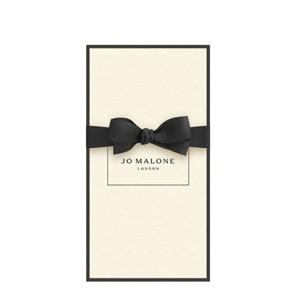 Peony & Blush Suede Cologne Eau De Cologne Jo Malone London Peony & Blush Suede is a sophisticated and elegant Eau de Cologne that encapsulates the timeless beauty of blooming peonies combined with a touch of luxurious suede. This fragrance is a delightfu