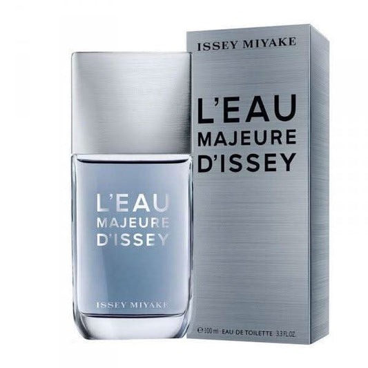 L’Eau Majeure d’Issey Eau de Toilette Issey Miyake L’Eau Majeure d’Issey Eau de Toilette L’Eau Majeure d’Issey by Issey Miyake is a bold and modern fragrance that captures the essence of a fresh, marine-inspired scent with an assertive, woody twist. Launc