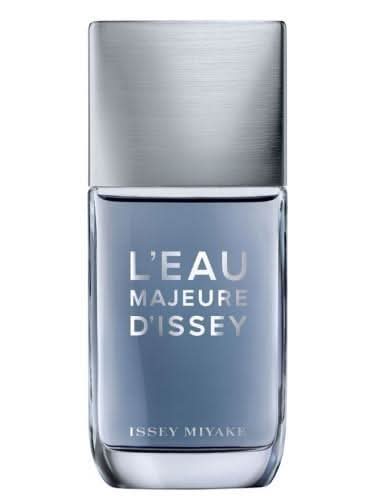 L’Eau Majeure d’Issey Eau de Toilette Issey Miyake L’Eau Majeure d’Issey Eau de Toilette L’Eau Majeure d’Issey by Issey Miyake is a bold and modern fragrance that captures the essence of a fresh, marine-inspired scent with an assertive, woody twist. Launc