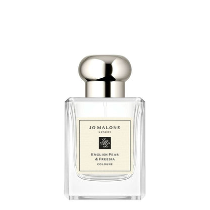 English Pear & Freesia Cologne Eau De Cologne Jo Malone London English Pear & Freesia is an elegant and refreshing Eau de Cologne that evokes the charm of an English orchard in full bloom. This fragrance harmoniously blends the crisp sweetness of ripe pea