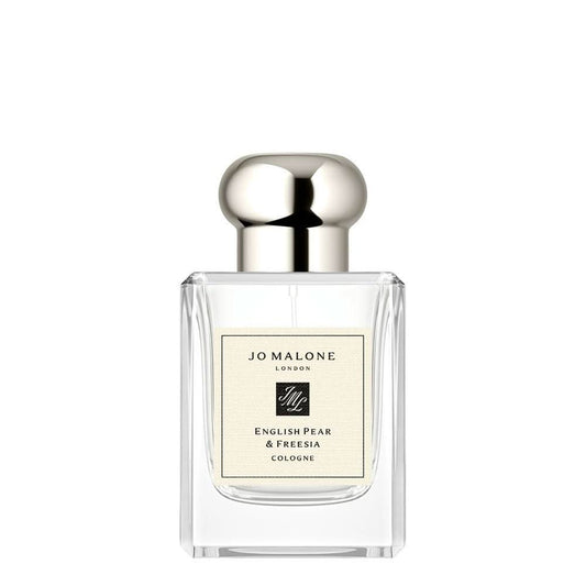 English Pear & Freesia Cologne Eau De Cologne Jo Malone London English Pear & Freesia is an elegant and refreshing Eau de Cologne that evokes the charm of an English orchard in full bloom. This fragrance harmoniously blends the crisp sweetness of ripe pea
